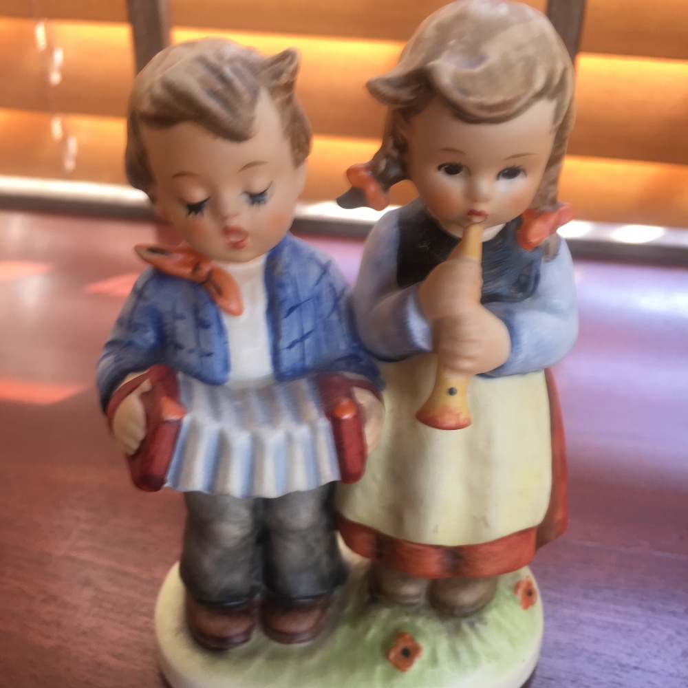 Birthday Serenade Hum 218